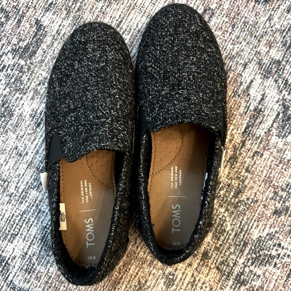 Toms Slip on Black Twill
